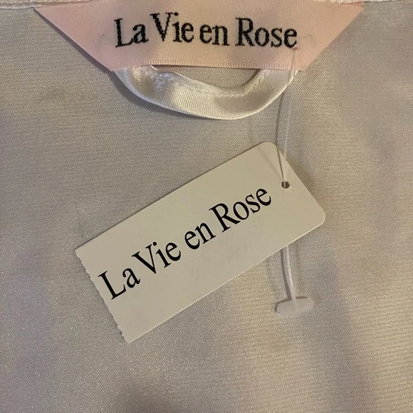 NWT La Vie en Rose White Satiny Robe w/ Lace Trim Sz M bridal spa silky luxury - Picture 8 of 13